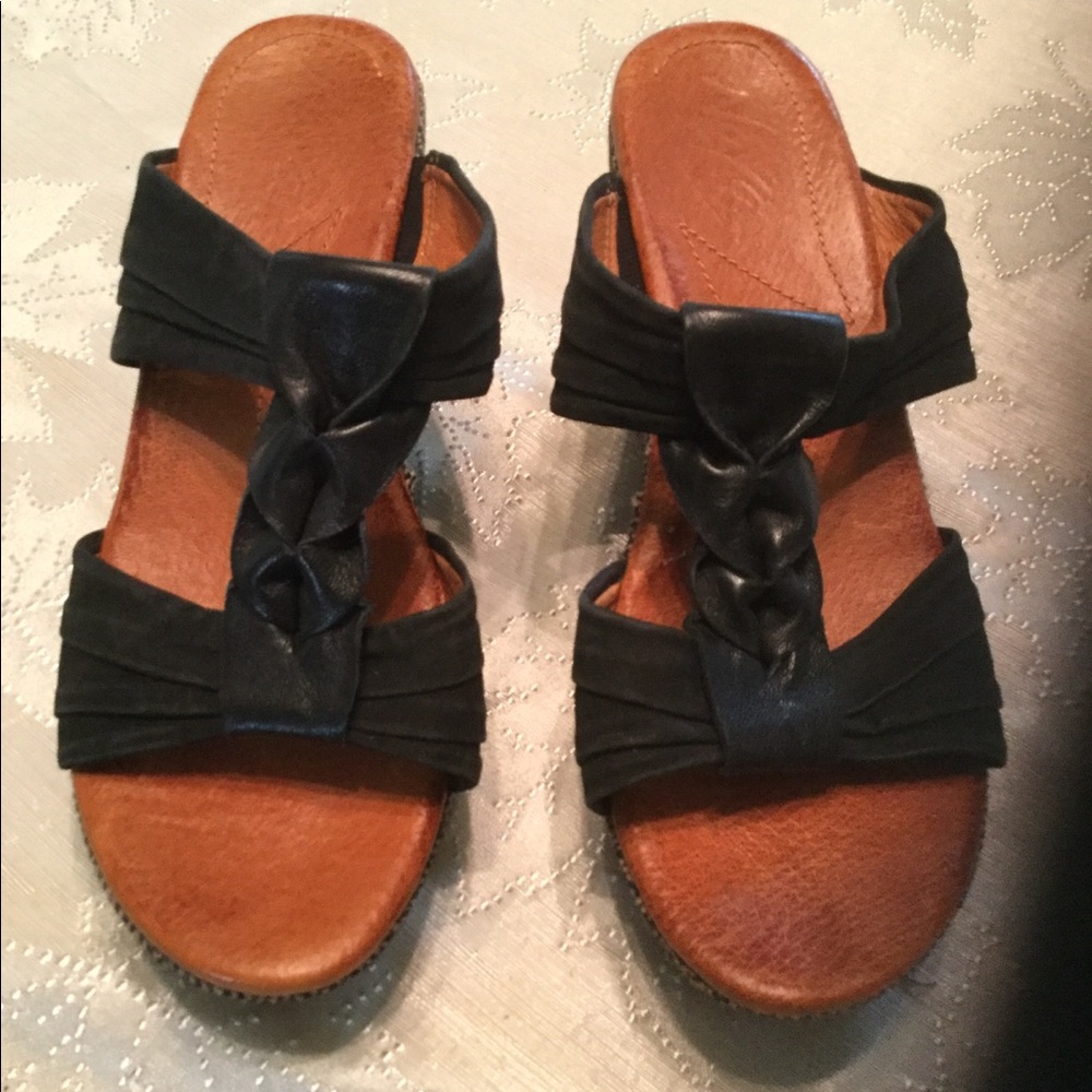 NAYA BLACK leather SANDALS 7M 2.5” heels